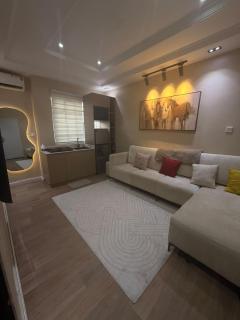 Luxe - 1