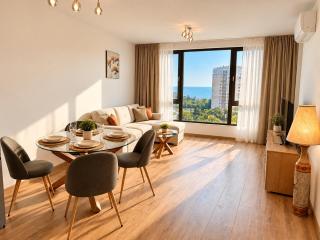 New Apartment in Breeze Home with Panoramic Sea View and Parking - 0