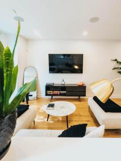 Beautiful modern 2Bdr sunny home with French decor - 5