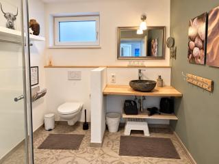 Architect-Apartments 53qm - 2 Schlafzimmer mit integrierter Küche und Bad, nur 2min von A8 - ruhig und modern - 2