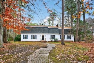 Lakefront Haven - Sunroom, Deck, Near Hospital - 9