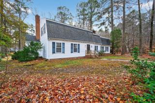 Lakefront Haven - Sunroom, Deck, Near Hospital - 1