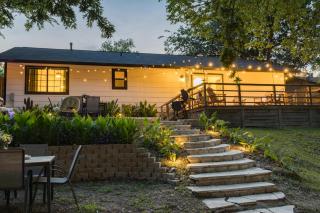 Agave Grove ATX - Stylish Downtown Retreat with Private Hot Tub and Landscape - Austin - 9