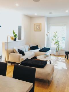 Beautiful modern 2Bdr sunny home with French decor - 8