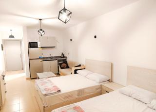 Edelma Studio Pool View, Balcony & Resort Stay - 4