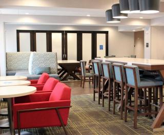 Hampton Inn Lexington - 2