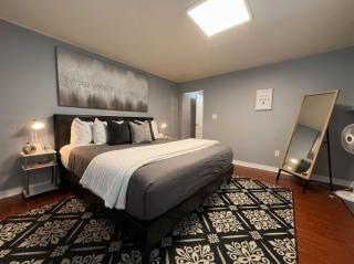 Redwood loft at Park Place King bed walk in closet fast WIFI and free coffee - 9