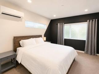 2 BDRM 2.5 BATH - spacious and beautiful - 5