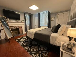 Redwood loft at Park Place King bed walk in closet fast WIFI and free coffee - 4