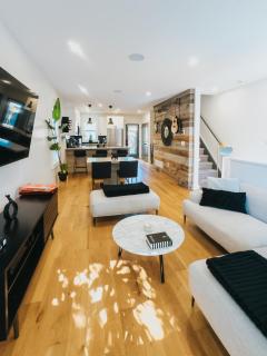 Beautiful modern 2Bdr sunny home with French decor - 0