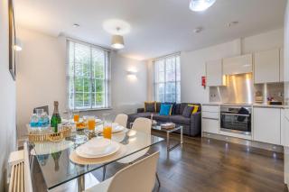 Contemporary 3BR Near City Centre, FREE Parking - 0