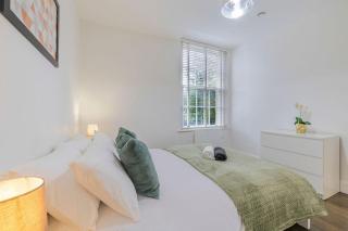 Contemporary 3BR Near City Centre, FREE Parking - 8