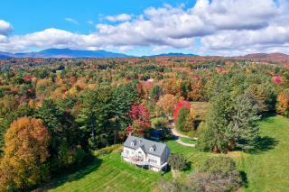 Weeks Hill: 5 br, fireplace, a/c, deck, views! - 0