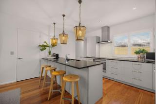 Central Queenstown 3 Bed Villa - 1