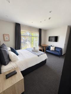 Walk to Stadium, large 1bed & Parking - 6