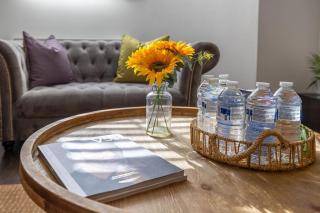 Stylish 2BR Near City Centre, FREE Parking - 1