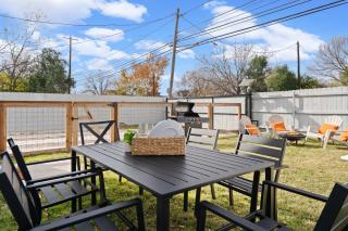 Family Escape Near AUS Games, Pool, EV Charger - 6