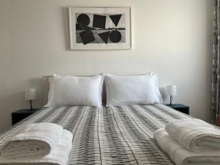 2BR 2BA Between UNSS and Sports Academy Sleeps 6 - Sofia - 3