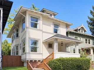 Historic Craftsman - Fast WiFi - 2BR - King Bed - 3