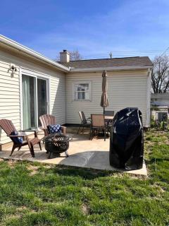 House w Patio & Fenced Yard 10 minutes to Purdue - 9