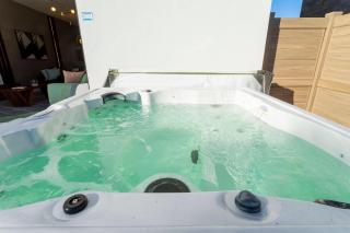 4 Bedr Home with a Private HOT TUB 168 - 8