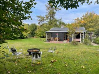 Lovely Holiday Home Near The Beach - 6