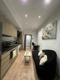 Blloku Bridge Suite at Rinia Park with Balcony - 5