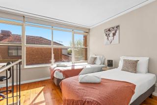 Domi Rentals - The Murra Apartments - 9