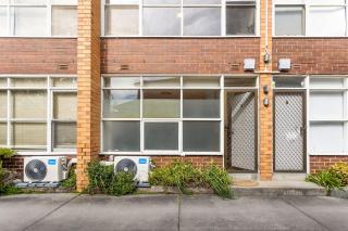 Domi Rentals - The Murra Apartments - 8