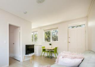 Domi Rentals - The Carlisle Apartments - 1