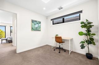 Domi Rentals - The Rayhur Residence - Clayton North - 2