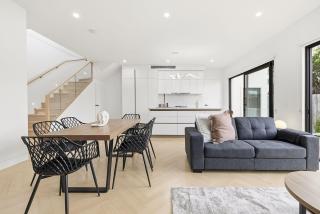 Domi Rentals - The Cheltenham Southland House - 8