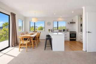 Pohara Escape - Bright Interiors & Scenic Views - 5