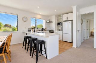 Pohara Escape - Bright Interiors & Scenic Views - 4