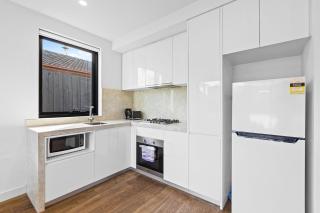 Domi Rentals - The Balaclava Apartment - 4