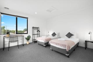 Domi Rentals - The Main Residence - 5