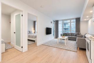 2BR Downtown Toronto Apt Steps to CN Tower & Harbourfront - 5