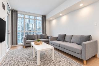 2BR Downtown Toronto Apt Steps to CN Tower & Harbourfront - 9