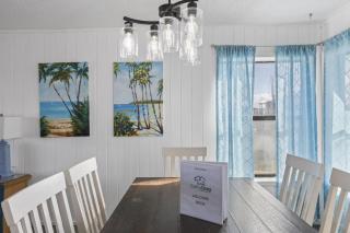 The Funky Pelican Retreat Oceanfront - 4