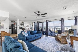 The Funky Pelican Retreat Oceanfront - 7