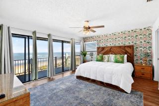 The Funky Pelican Retreat Oceanfront - 9