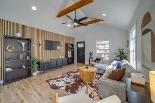 Walk to Cherry Street Shops & Eats! Tulsa Escape - 0
