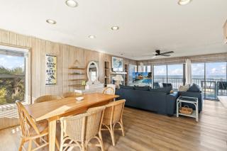 Tipsy Turtle Direct Oceanfront - 1