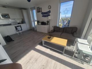 Stylish 2 Bed 2 Bath Flat in Greater London - 7