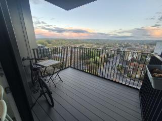 Stylish 2 Bed 2 Bath Flat in Greater London - 5