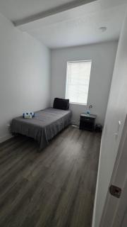 Private Room with shared bathroom 5 min from META - 6