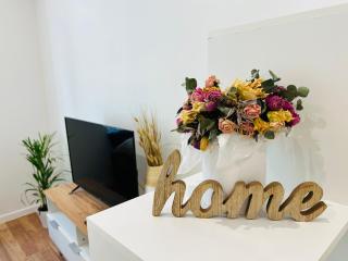 Stylish Central Long-Term Apartment - 8