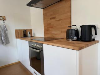Central 2 Bedroom Apartment with Free Parking - 8