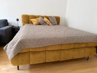 Central 2 Bedroom Apartment with Free Parking - 0