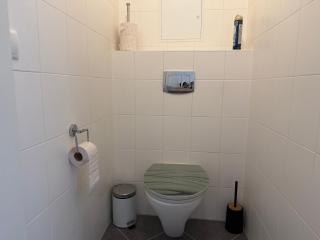 Central 2 Bedroom Apartment with Free Parking - 7